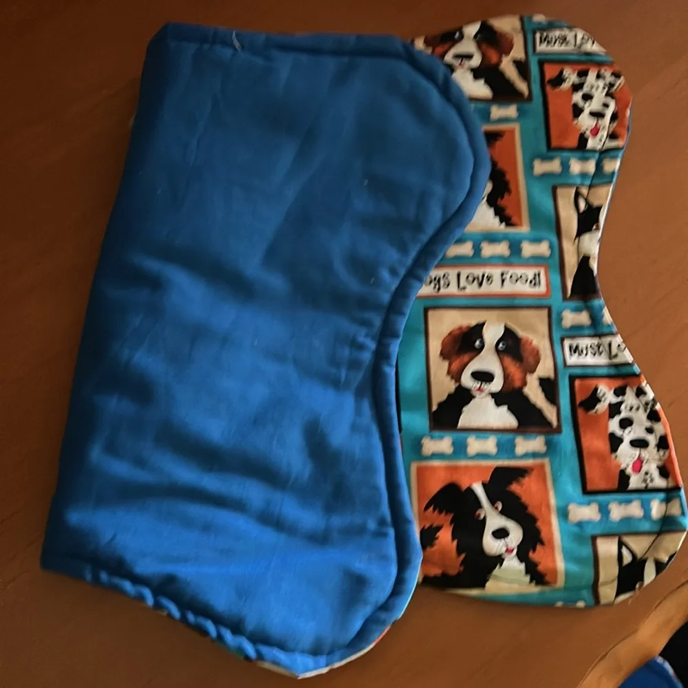 Dog Bone Shaped Feeding Mat - Blue and Brown